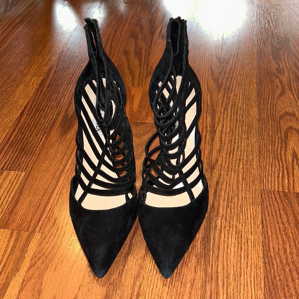 Steve Madden black velvet heel